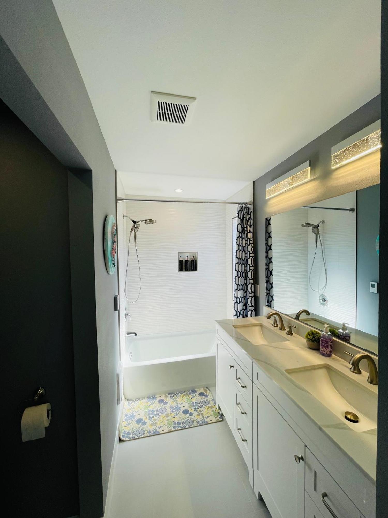 Green Lake 1St Line Home A With Central Air Conditioners 시애틀 외부 사진